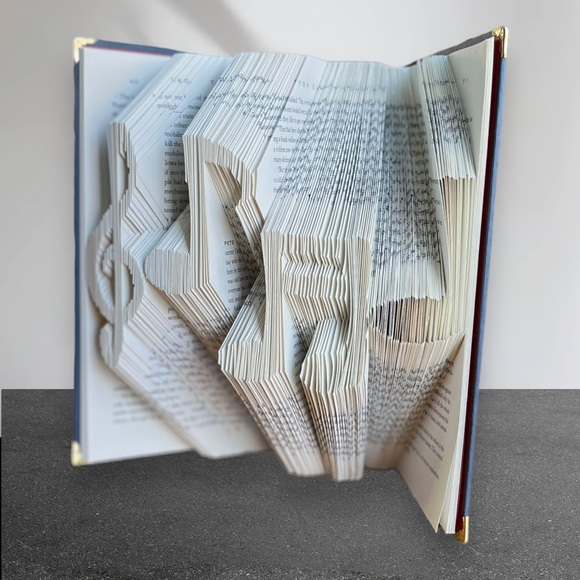 𝑯𝒂𝒏𝒅𝒎𝒂𝒅𝒆 “Music Notes” Book Folding 🎁 - Picture 2 of 9